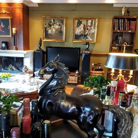 Classic Apartment With Beautiful View Кастория Экстерьер фото