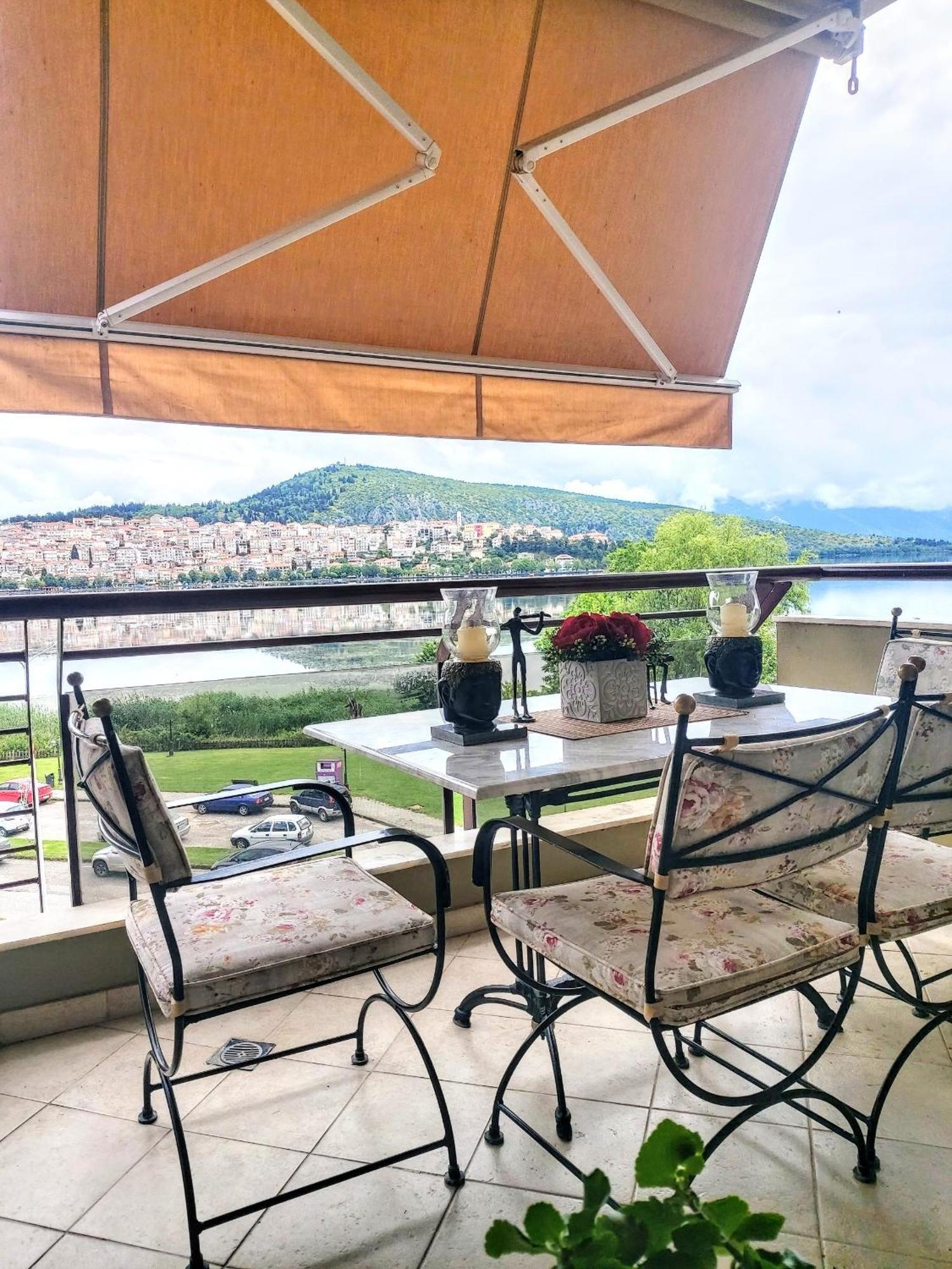 Classic Apartment With Beautiful View Кастория Экстерьер фото