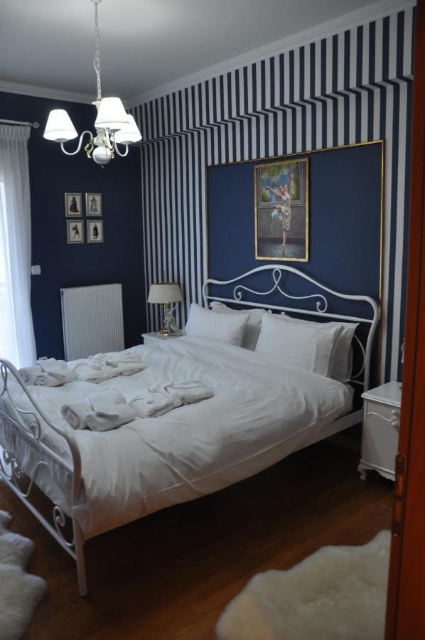 Classic Apartment With Beautiful View Кастория Экстерьер фото