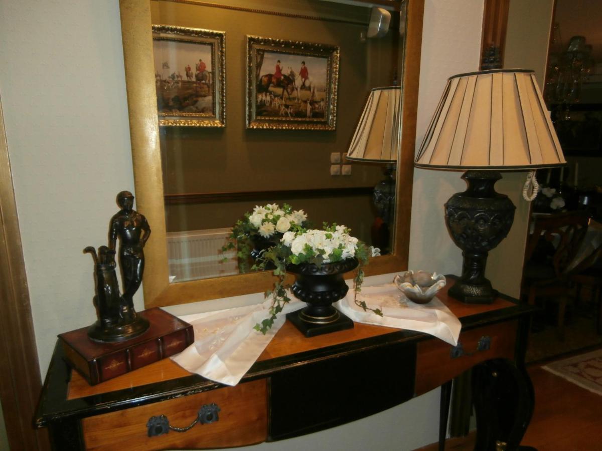 Classic Apartment With Beautiful View Кастория Экстерьер фото