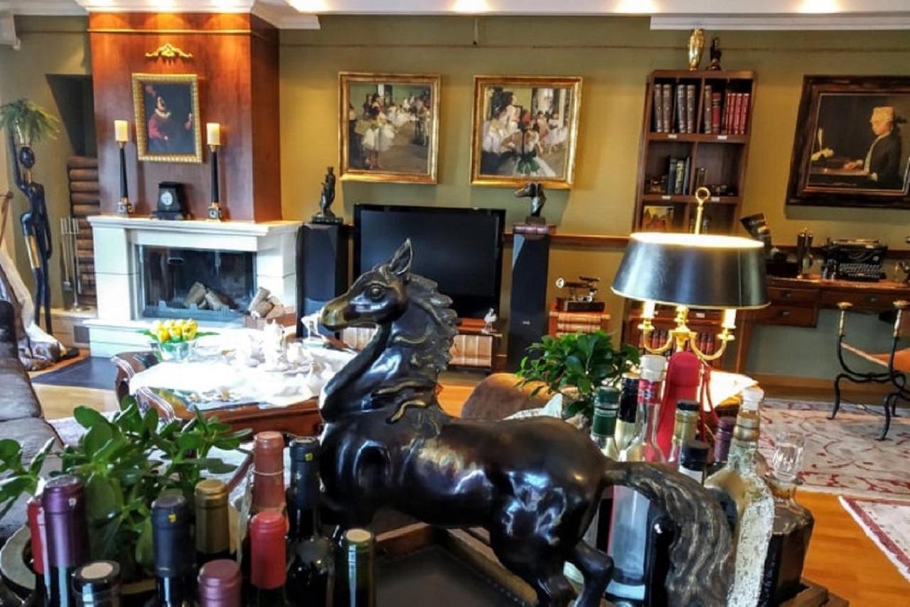 Classic Apartment With Beautiful View Кастория Экстерьер фото